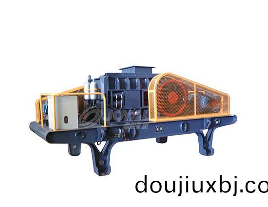 液壓輥(gun)式(shi)破碎(sui)機